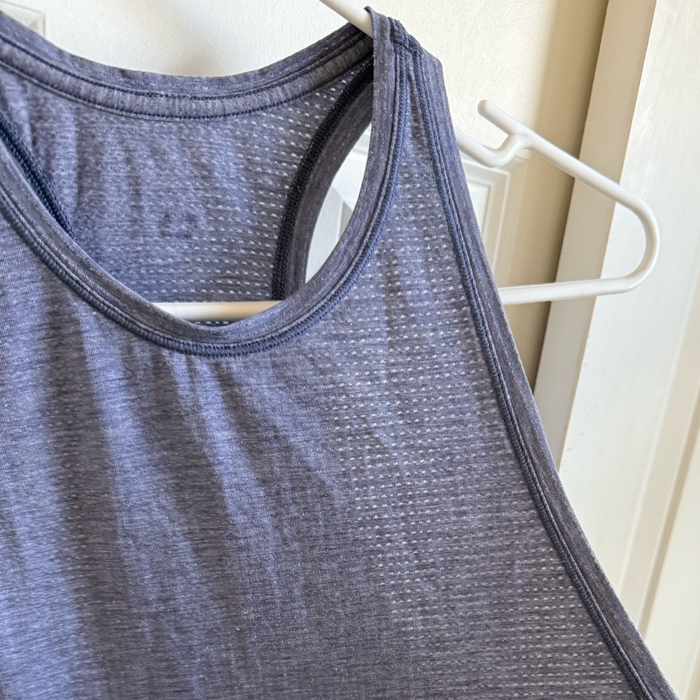 Lululemon light blue train tank - Picture 4 of 5